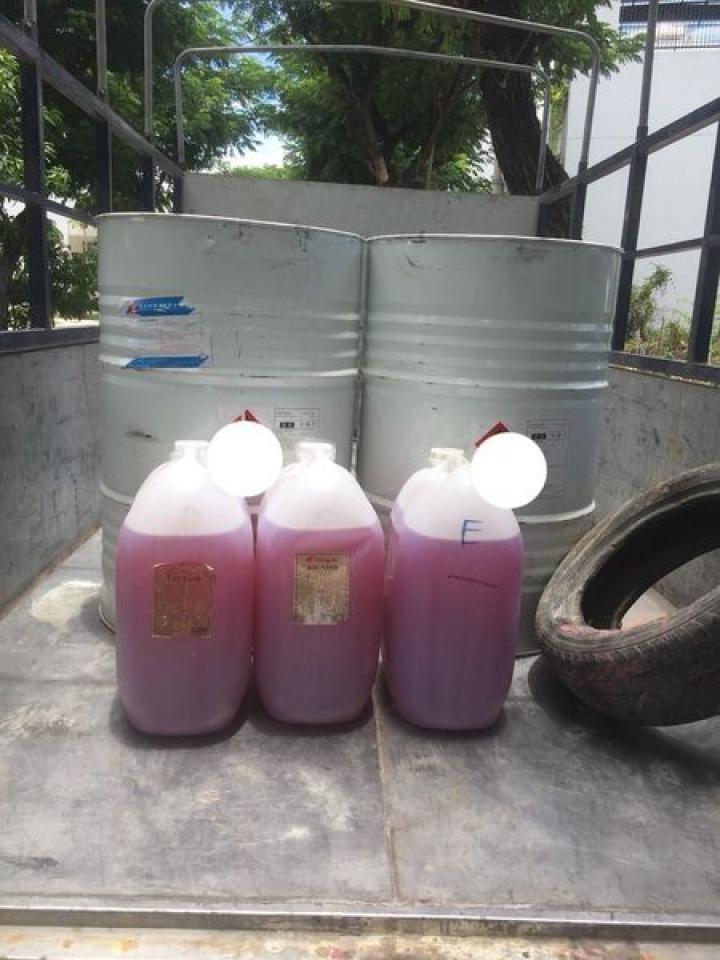 bên em chuyên cung cấp nhựa composite -1