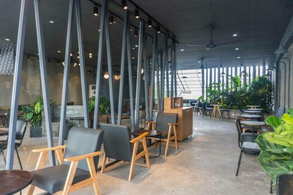 Cần thanh lý gấp khung quán cafe bằng sắt i Cần thanh lý gấp khung quán cafe bằng sắt i