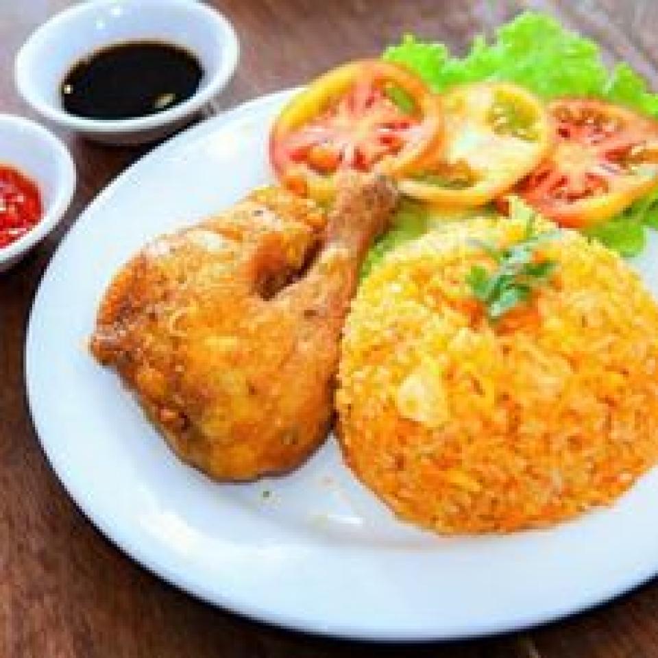 Cơm gà, bún bò Freeship q.7,4,3 ,1 từ 2 phần Cơm gà, bún bò Freeship q.7,4,3 ,1 từ 2 phần
