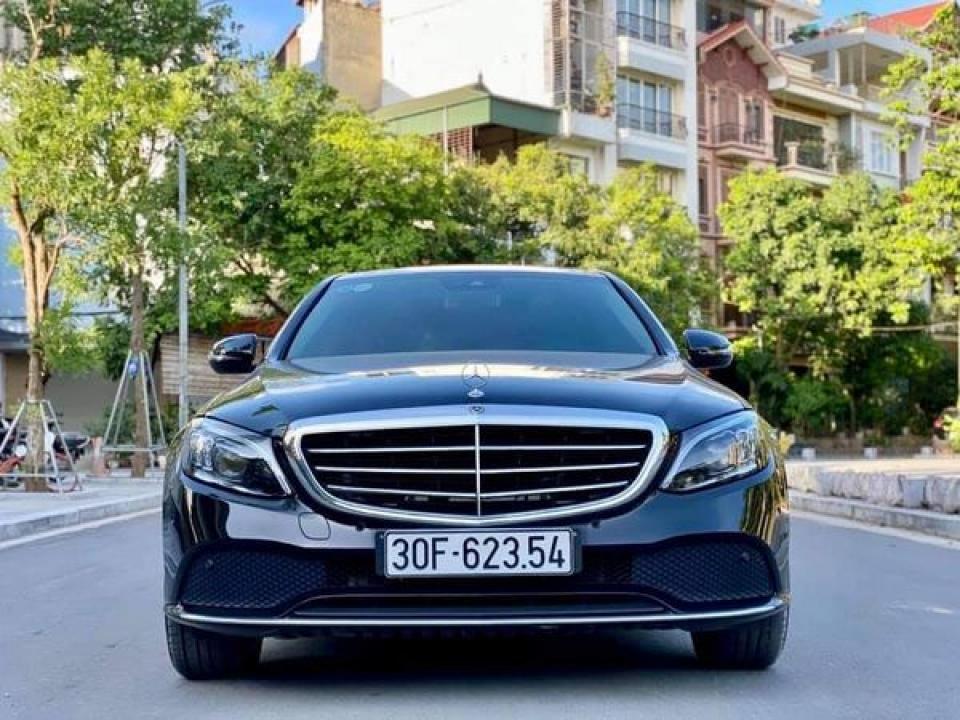 Bán C200 EX model 2019 đen/kem lăn bánh 2,5 vạn Bán C200 EX model 2019 đen/kem lăn bánh 2,5 vạn