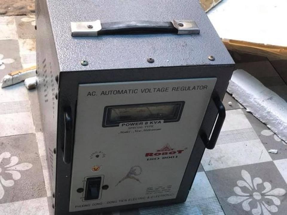 Thanh lý ỗn áp robot 8 kva sử dụng tốt Thanh lý ỗn áp robot 8 kva sử dụng tốt