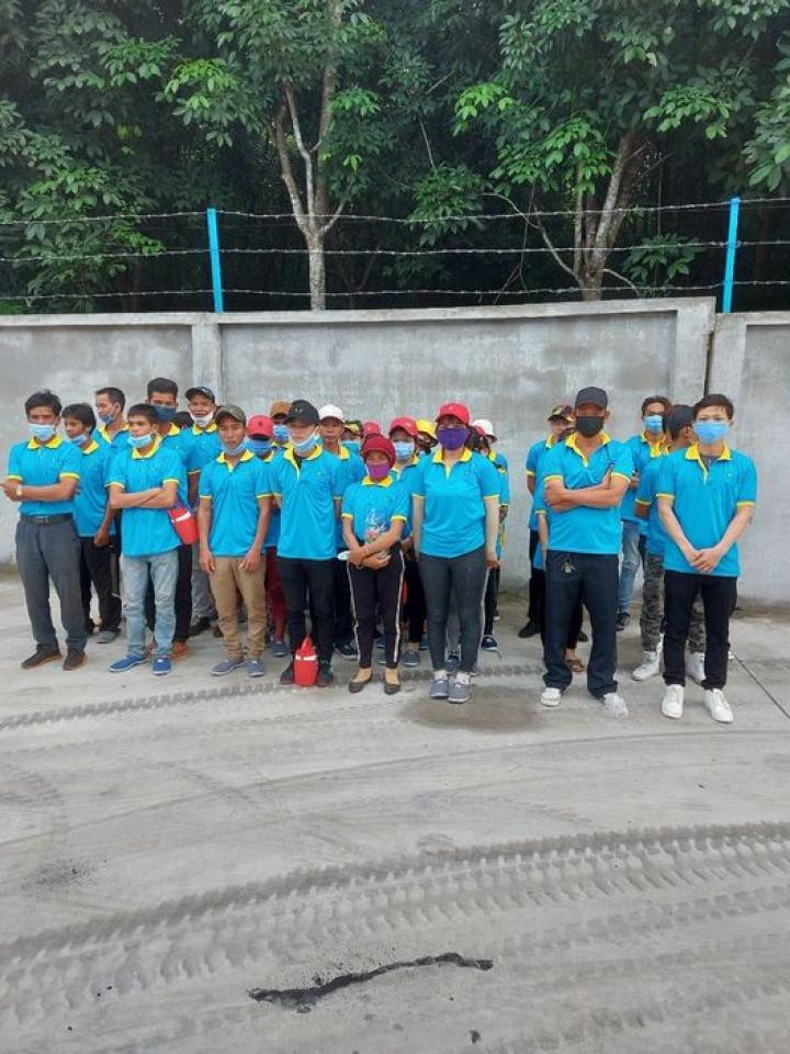 Cần tuyển công nhân Cần tuyển công nhân