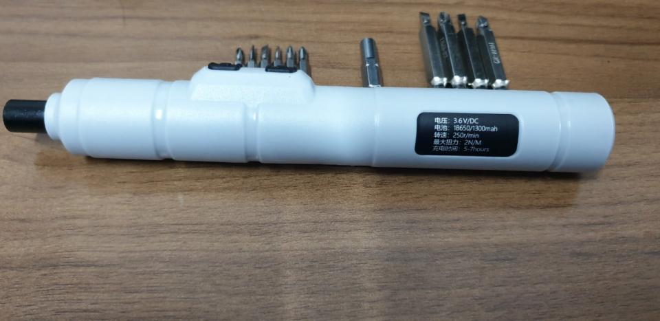 Tô vít chạy pin đa năng Tô vít chạy pin đa năng